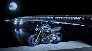 2017 Yamaha MT10DX EU Silver Blu Carbon Static 005