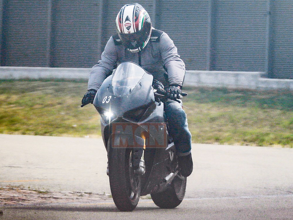 Ducati V4 Superbike 001 1