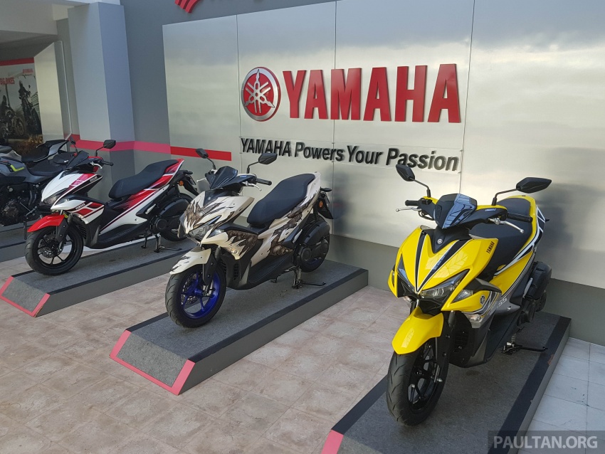 2017 Yamaha NVX 155 special graphics 22