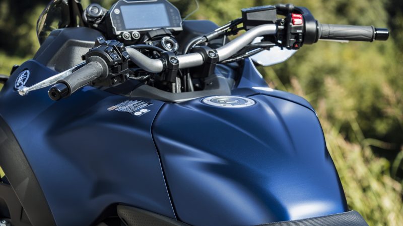 2019 Yamaha LMWTRDX EU Phantom Blue Detail 012 03