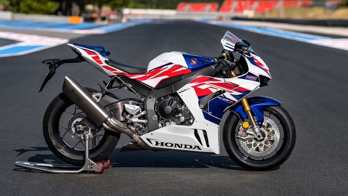 2022-honda-cbr1000rr-r-fireblade-sp-30th-anniversary-front