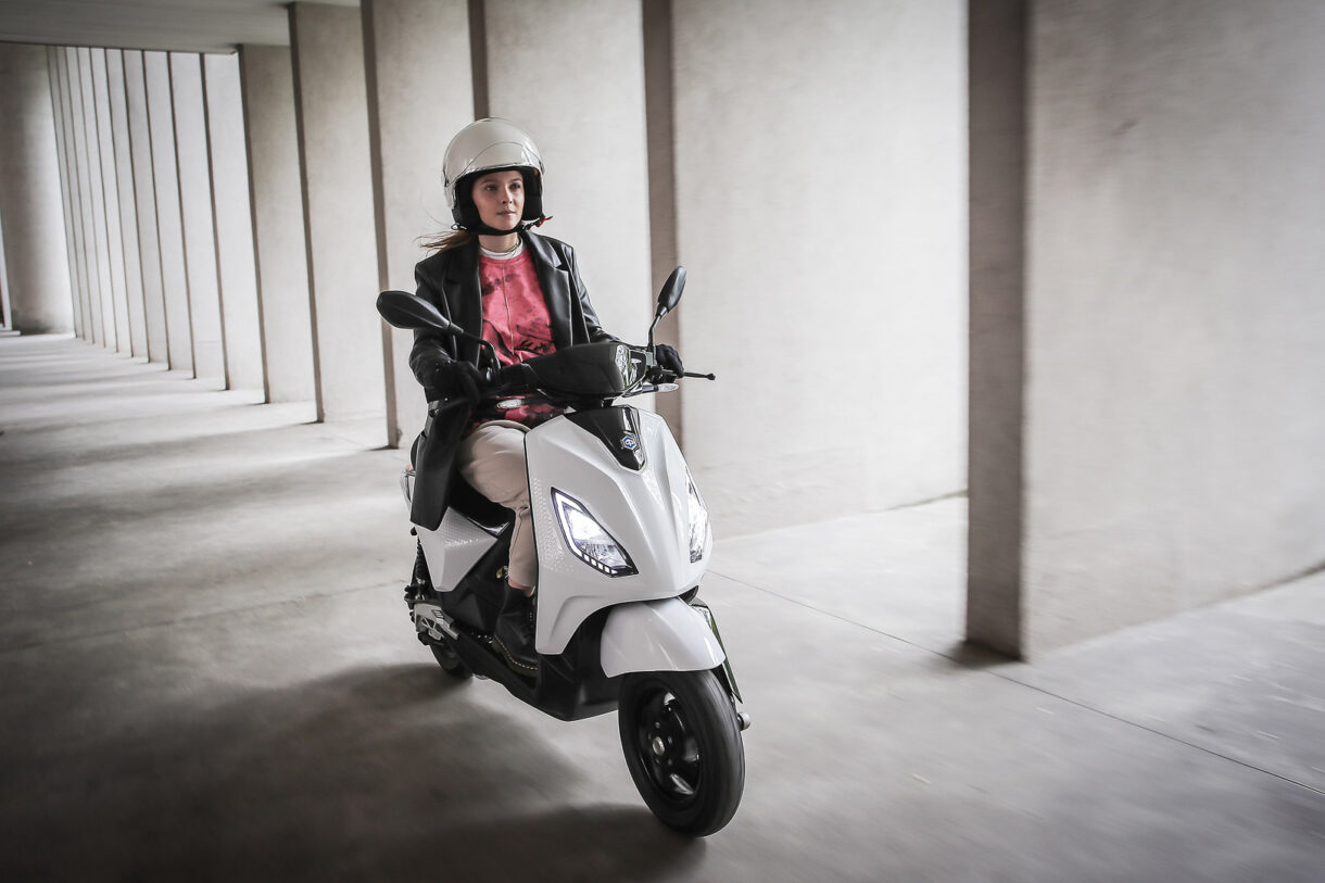 2022-Piaggio-1-electric-scooter