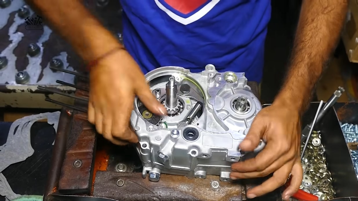 How 70CC Motorcycle Engine are Assembled