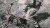 II. Dünya Savaşında hava yardımı ile gönderilen bir ingiliz motosikleti