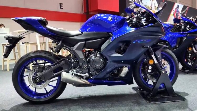 Yamaha R7 Icon Blue 2022