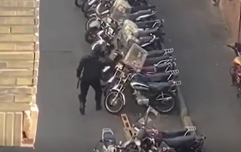 İran polisinin motosikletlere verdiği zarar