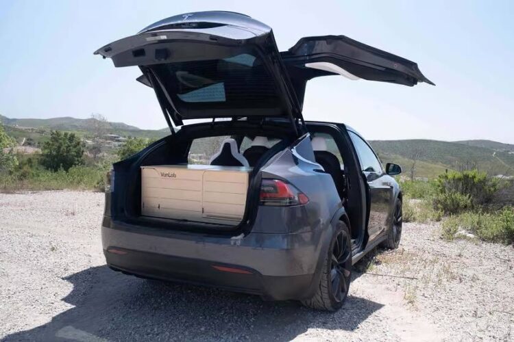 2 bin dolarlık Ikea benzeri karavan kiti, Tesla Model X veya RAV4'ü mikro bir karavana dönüştürüyor