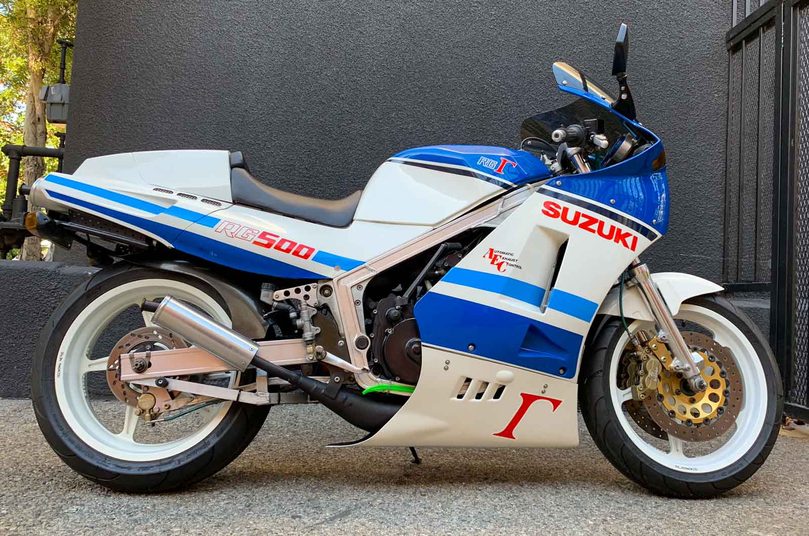 Suzuki RG500 - 95 HP