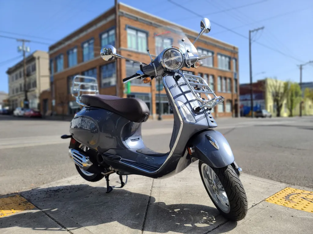 VESPA PRIMAVERA 150 TOURING 1